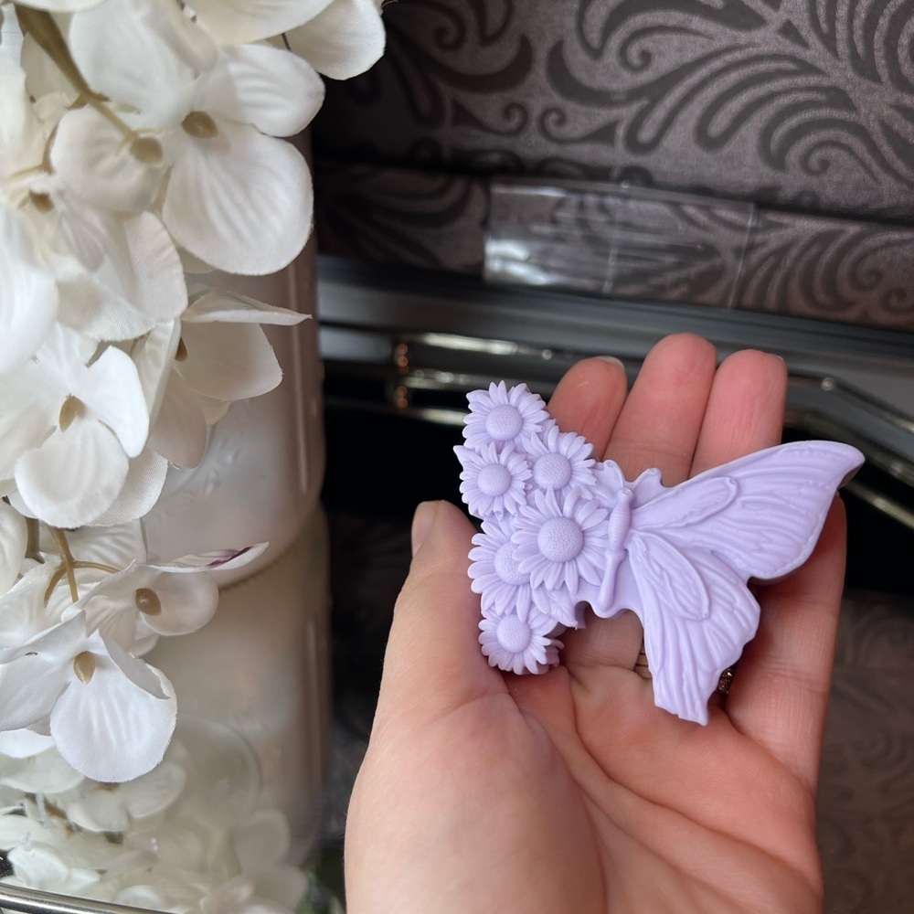 Butterfly Floral Soap Bar -  Citrus scent - Picture 3 of 3